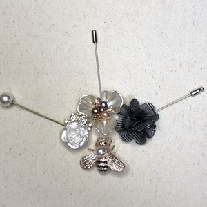 Bundle of 4 Brooches